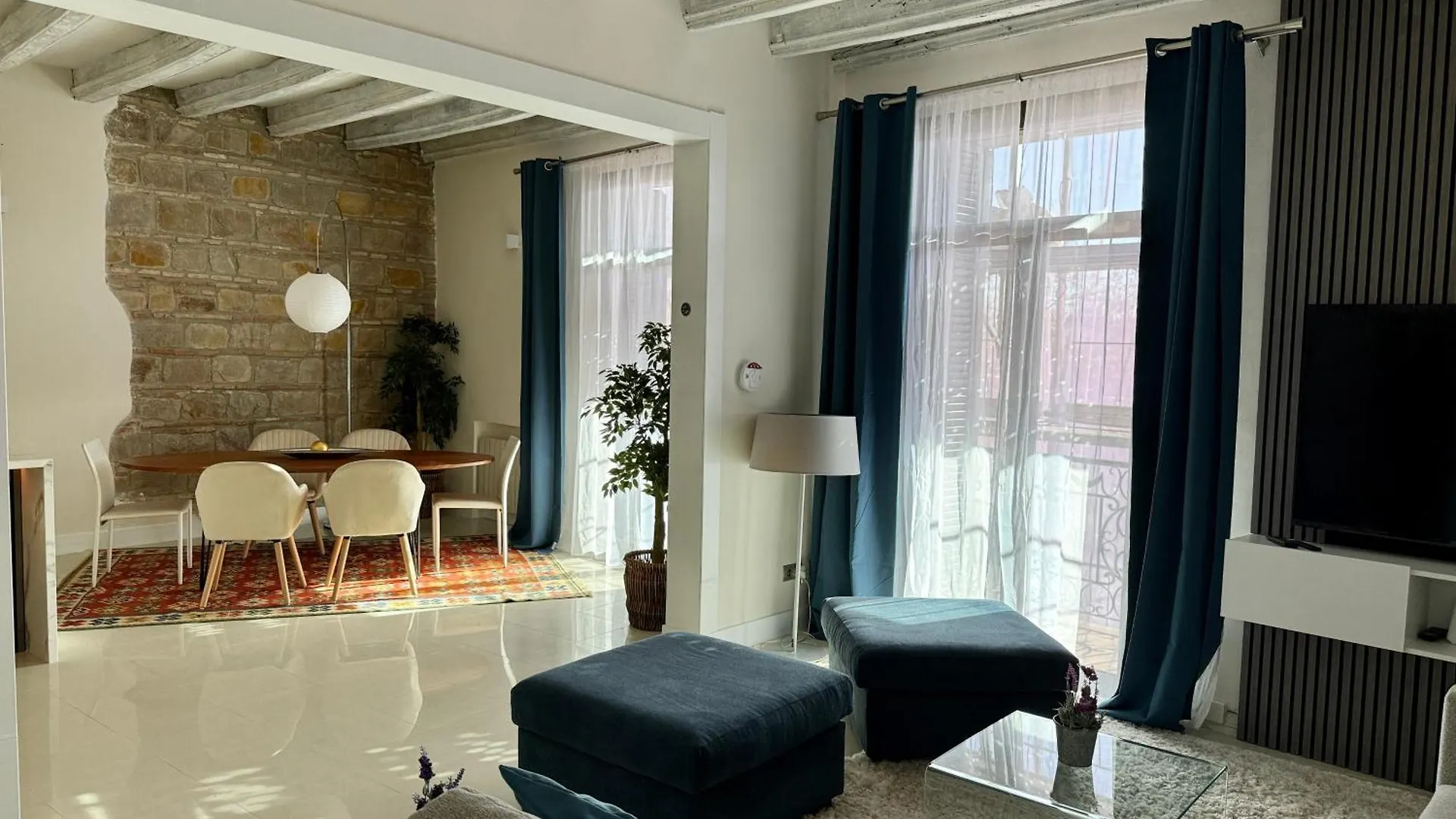 Apartament Colon Bcn 130 Mts 3 Dormitorios Port Vell contacts
