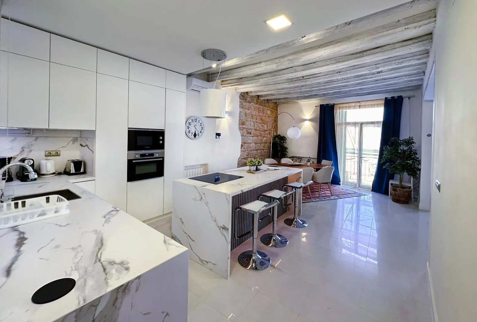 Apartment Apartament Colon Bcn 130 Mts 3 Dormitorios Port Vell Barcelona Spain
