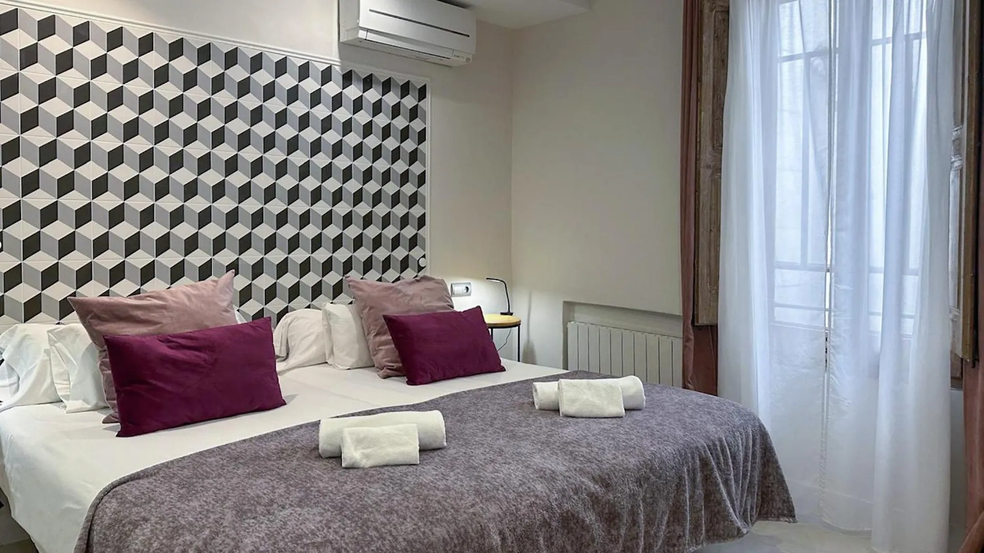 Apartment Apartament Colon Bcn 130 Mts 3 Dormitorios Port Vell Barcelona